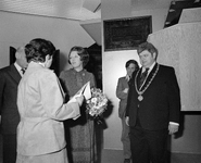 880404 Afbeelding van prinses Beatrix tijdens de opening van de tentoonstelling 'De Kogel door de Kerk?' in het ...